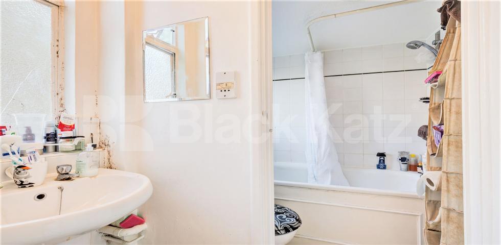 			1 Bedroom, 1 bath, 1 reception Flat			 Shepherds Bush Green, SHEPHERDS BUSH